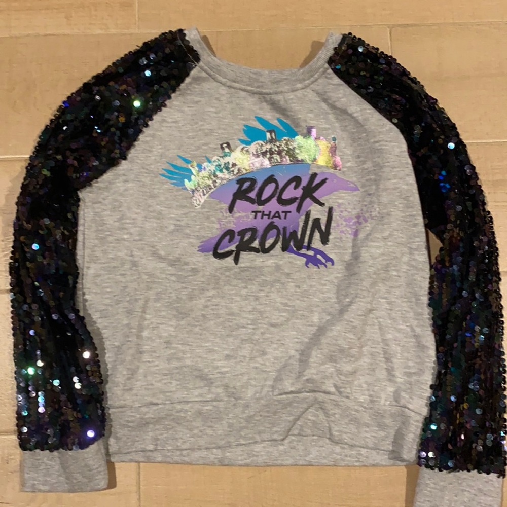 D-signed girls adorable sweater size L